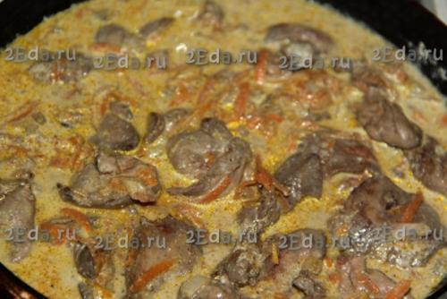 Куриная печень в сметанном соусе на сковороде. 05 Куриная печень в сметанном соусе на сковороде. 05