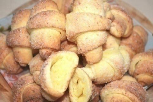 Нежные, мягкие и вкусные творожные рогалики.
