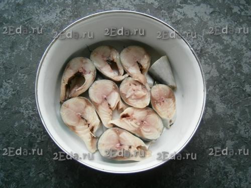 Скумбрия, маринованная с маслом, луком и уксусом. 01