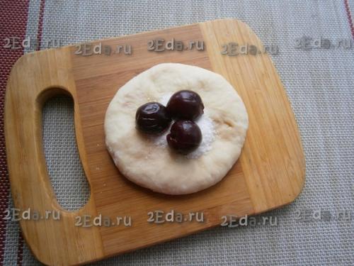 Духовые пирожки с вишней. 05 Духовые пирожки с вишней. 05