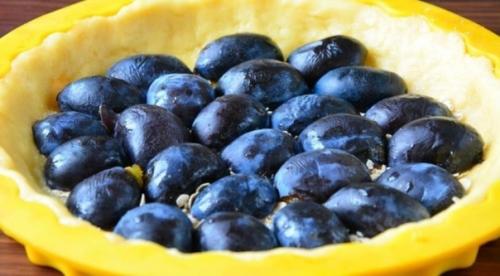 Сливовый пирог с безе. 03 Сливовый пирог с безе. 03