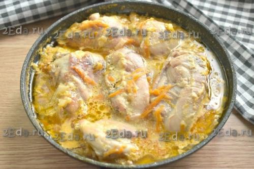 Куриные бёдра, тушёные в сметане на сковороде. 05