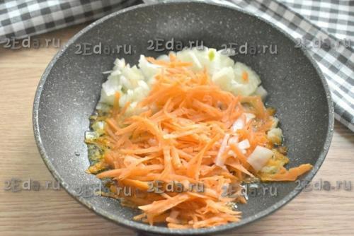 Куриные бёдра, тушёные в сметане на сковороде. 03