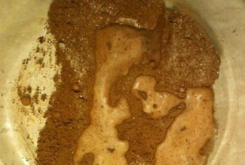 Глазурь.  Шоколадная глазурь, приготовленная по этому рецепту, получается вкусной, блестящей, она прекрасно держится на выпечке. 03