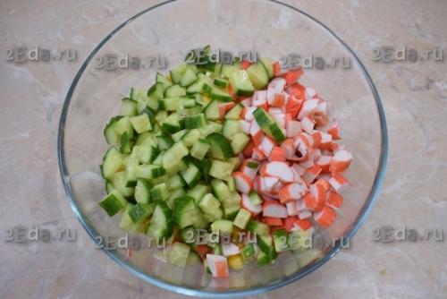 Салат из пекинской капусты с крабовыми палочками, кукурузой и огурцом. 03 Салат из пекинской капусты с крабовыми палочками, кукурузой и огурцом. 03