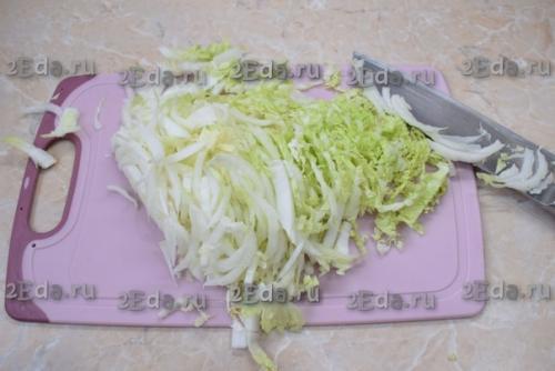 Салат из пекинской капусты с крабовыми палочками, кукурузой и огурцом. 01 Салат из пекинской капусты с крабовыми палочками, кукурузой и огурцом. 01