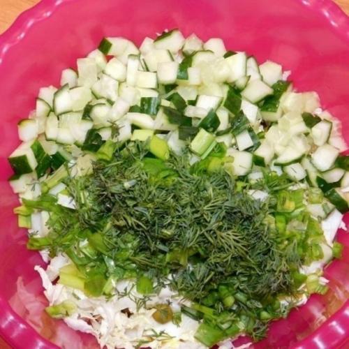 Салат с пекинской капустой, огурцом и горошком. 03