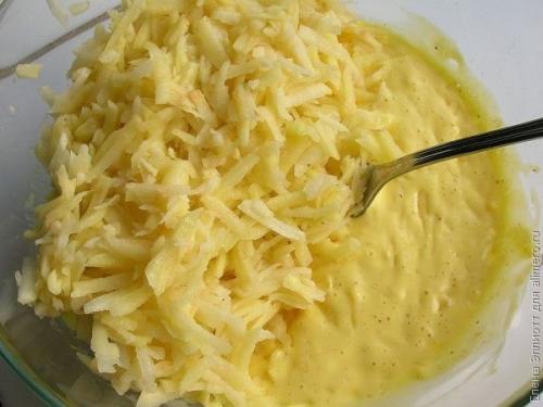 Запеканка из тертого картофеля с сыром и чесноком. 03