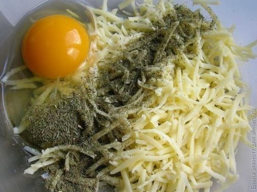 Запеканка из тертого картофеля с сыром и чесноком. 06