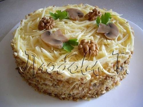 Праздничный слоеный салат. Праздничный слоеный салат.