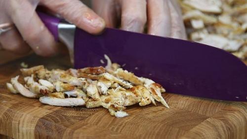 Шаурма.  Приготовление:   Готовить шаурму можно практически из любого мяса, но чаще всего её готовят из баранины или из курицы. 04