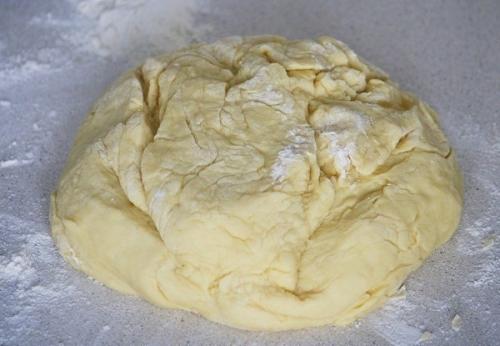 Сметанные калачики.  Буквально за 30-40 минут вы сможете приготовить мягкие, очень вкусные, немного рассыпчатые калачики для себя и своих близких. 03