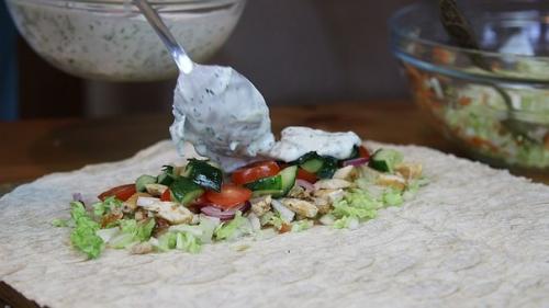 Шаурма.  Приготовление:   Готовить шаурму можно практически из любого мяса, но чаще всего её готовят из баранины или из курицы. 05