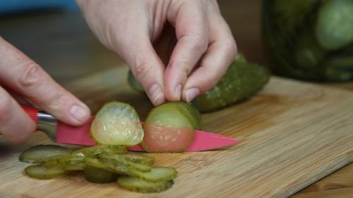 Шаурма.  Приготовление:   Готовить шаурму можно практически из любого мяса, но чаще всего её готовят из баранины или из курицы. 02