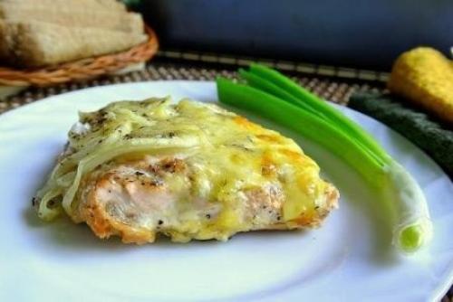 Горбуша, запечённая под сыром.