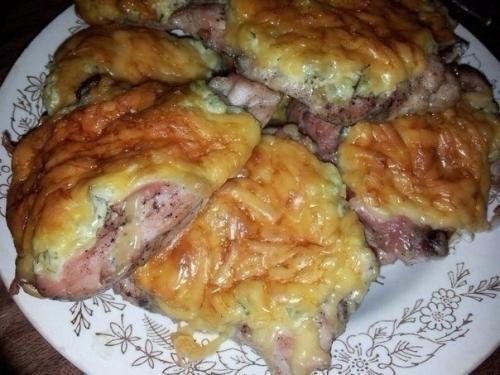 Свинина по-барски.
Мясо мы режем на порционные куски.  