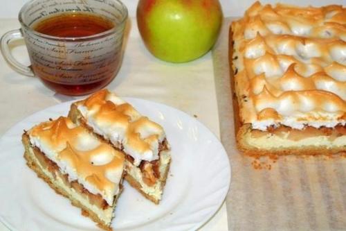 Очень вкусный песочный пирог Яблочный Спас с творожно - яблочной начинкой и верхушкой - безе. Очень вкусный песочный пирог Яблочный Спас с творожно - яблочной начинкой и верхушкой - безе.