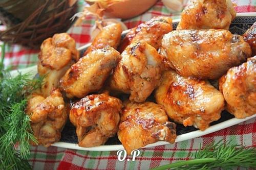 Куриные крылышки запечённые в духовке.
