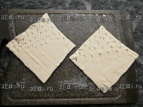 Слойки с повидлом из слоёного дрожжевого теста. 01