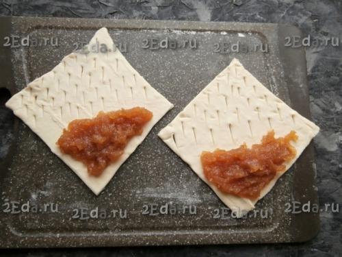 Слойки с повидлом из слоёного дрожжевого теста. 02