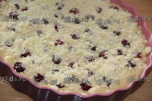 Пирог с замороженной вишней из дрожжевого теста. 06