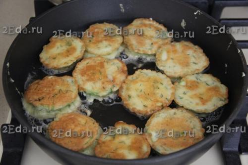 Кабачки в кляре из сметаны на сковороде. 07