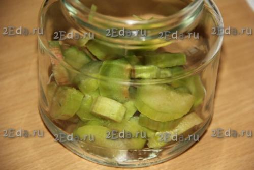 Компот из ревеня с клубникой на зиму. 02