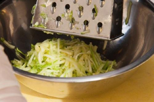 Тонкие блины из кабачков. 02 Тонкие блины из кабачков. 02