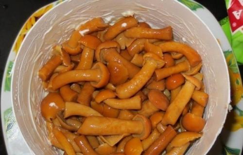 Салат с корейской морковью и грибами. 05