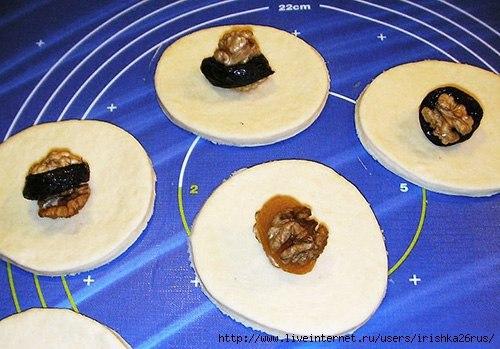 Пирог виноград.  Приготовьте любое дрожжевое тесто. 02