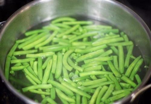 Салат из зеленой фасоли с яйцами. 01