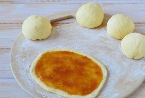 Сдобные булочки с вареньем. 02 Сдобные булочки с вареньем. 02