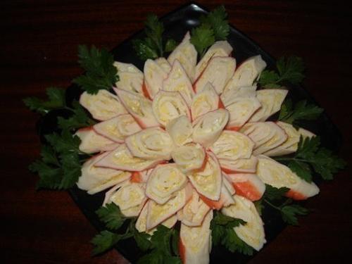 Хризантема из крабовых палочек. Хризантема из крабовых палочек.