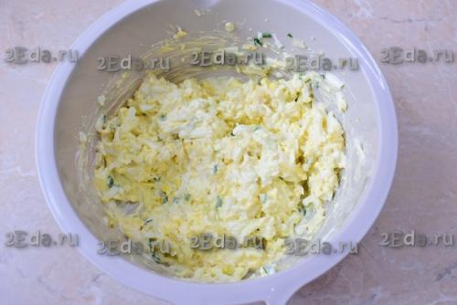 Гренки с яйцами и чесноком. 04