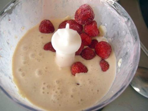 Бананово - клубничный коктейль. 01