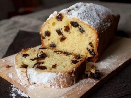 Пышный пирог с изюмом на кефире. 03