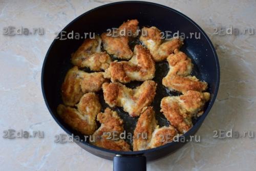 Куриные крылышки с хрустящей корочкой на сковороде. 04