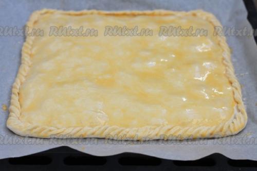 Простой и быстрый пирог с рыбными консервами. 07