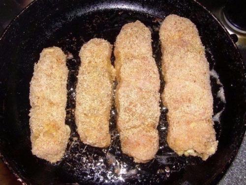 Куриные рулетики с грибами и сыром в сметанном соусе. 04 Куриные рулетики с грибами и сыром в сметанном соусе. 04