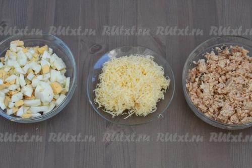 Простой и быстрый пирог с рыбными консервами. 02