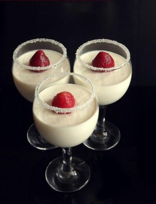 Десерт Снежок.  Ингредиенты на 3 средние креманки. 01