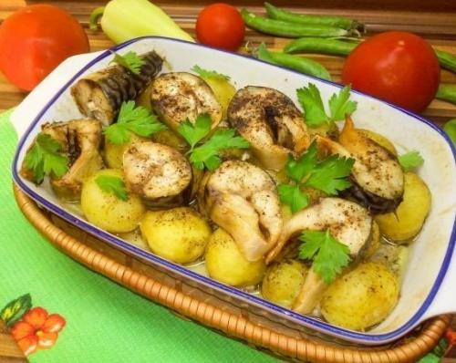 Молодая картошечка, запеченная со скумбрией. 05