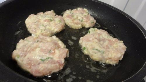 Куриные оладьи с сыром. 06