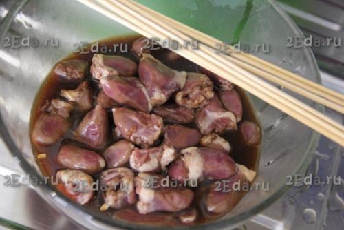 Шашлыки из куриных сердечек на мангале. 04 Шашлыки из куриных сердечек на мангале. 04