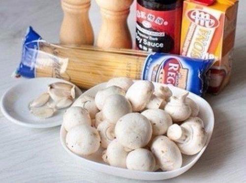 Спагетти со сливочно - грибным соусом. 01