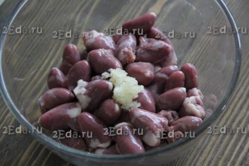 Шашлыки из куриных сердечек на мангале. 02 Шашлыки из куриных сердечек на мангале. 02