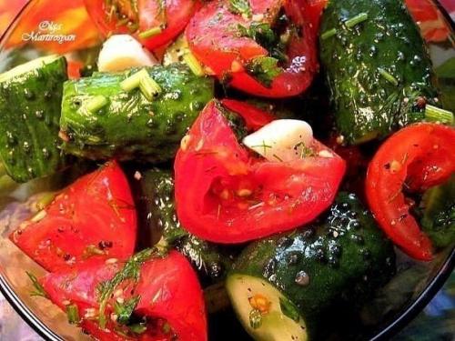 Малосольные помидоры - огурцы.