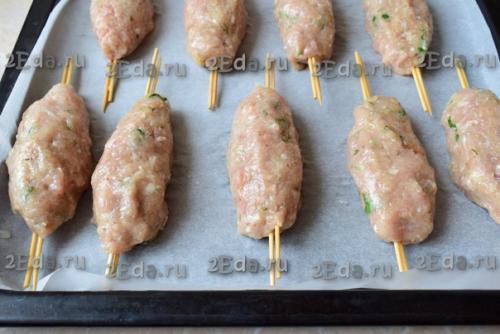 Люля-кебаб из курицы на шпажках в духовке. 04