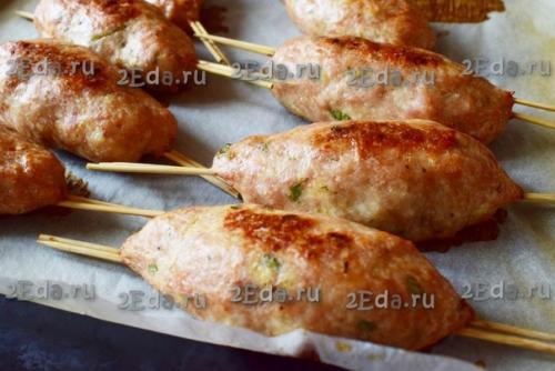 Люля-кебаб из курицы на шпажках в духовке. 05