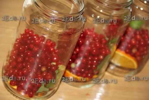 Компот из красной смородины с апельсином и мятой на зиму. 02